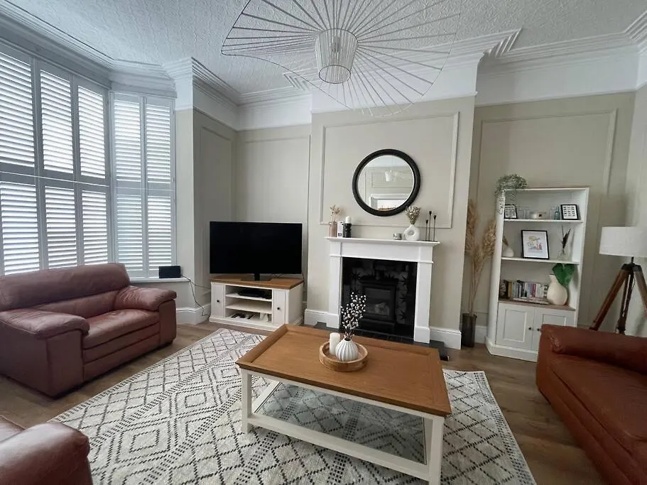 Driftwood House - Seaside House Entire Property Cleethorpes 0*,  United Kingdom