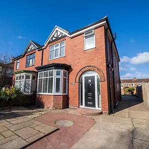 Highgate House - Great For Family And Contractors Holiday home