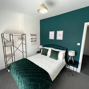 - New 2 Bedroom House Close To Holiday home