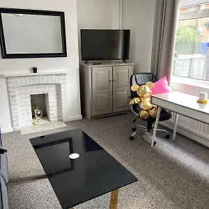 3 Bedrooms And 2 Bathrooms With Double Drive Holiday home